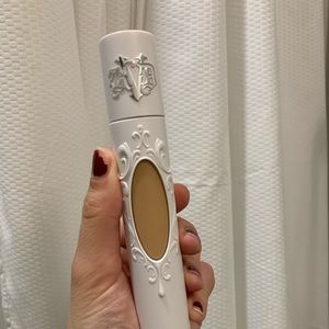 KVD True Portrait Foundation / Shade Medium 33